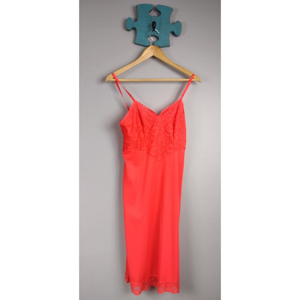 Vintage Full Slip Vanity Fair Vibrant Red Lace Bodice 32 Small